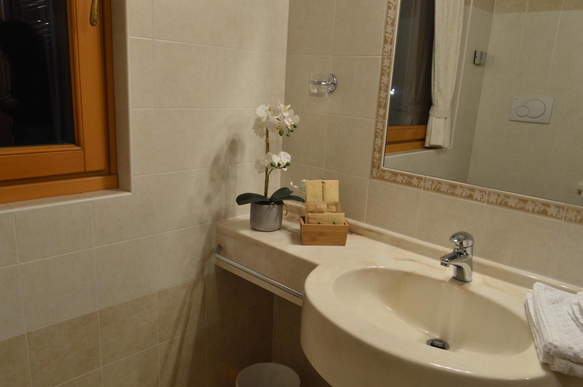 Hotel Garni Sant'Antonio Con Spa Madonna Zewnętrze zdjęcie